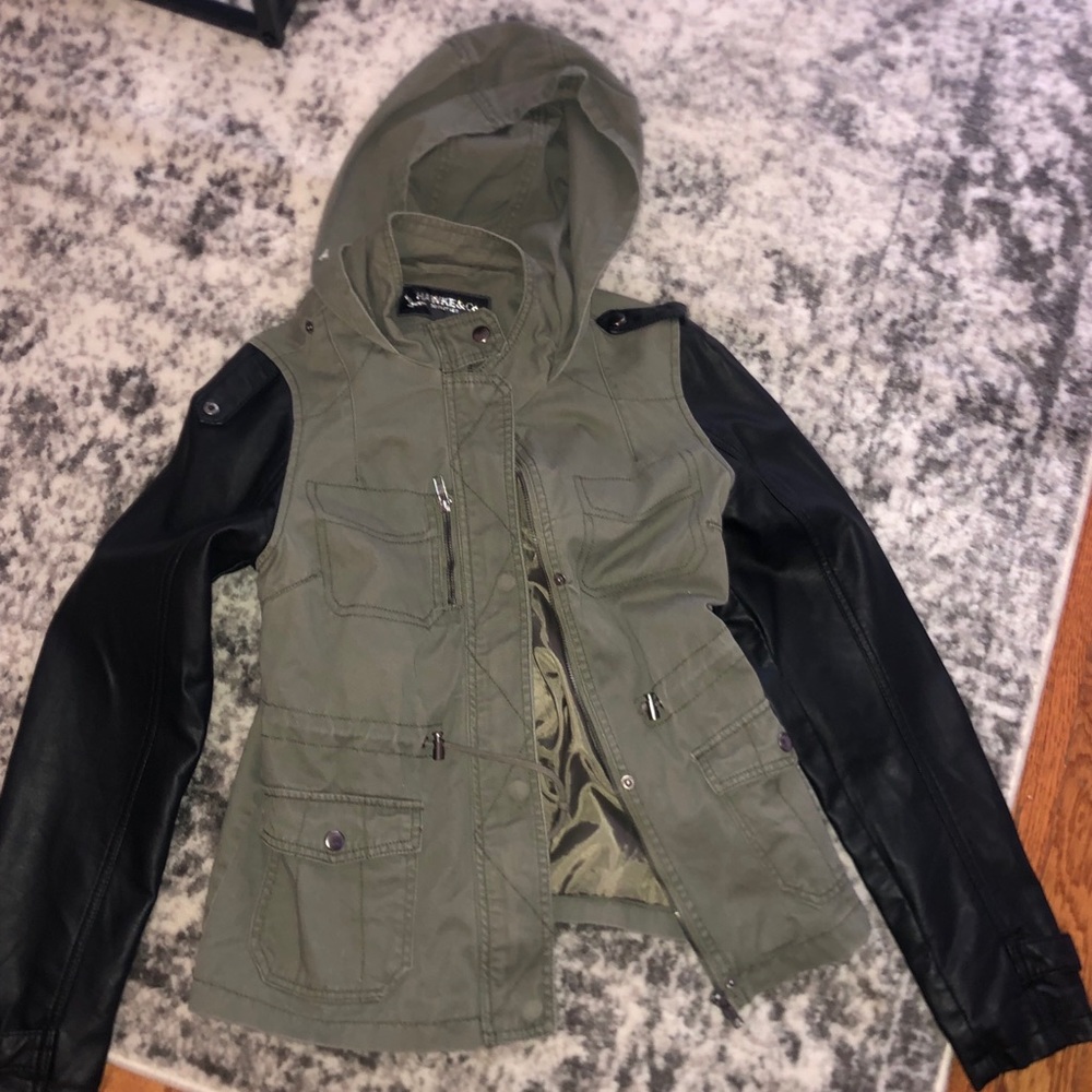 Green leather sleeve jacket